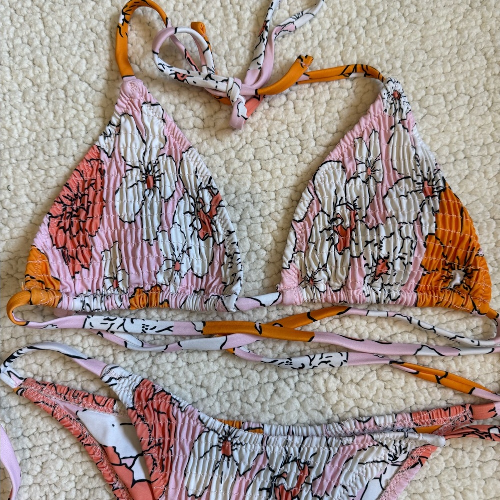 Beach Bunny Floral Bikini Set M - Picture 2 of 5